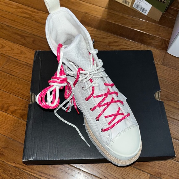 Converse Chuck Taylor Egret Ivory Leather Crafted Boot Women’s Size 9 - Picture 6 of 10